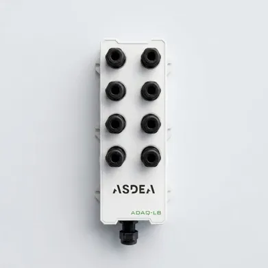 Nodo MonStr bianco con otto connettori e il marchio ASDEA